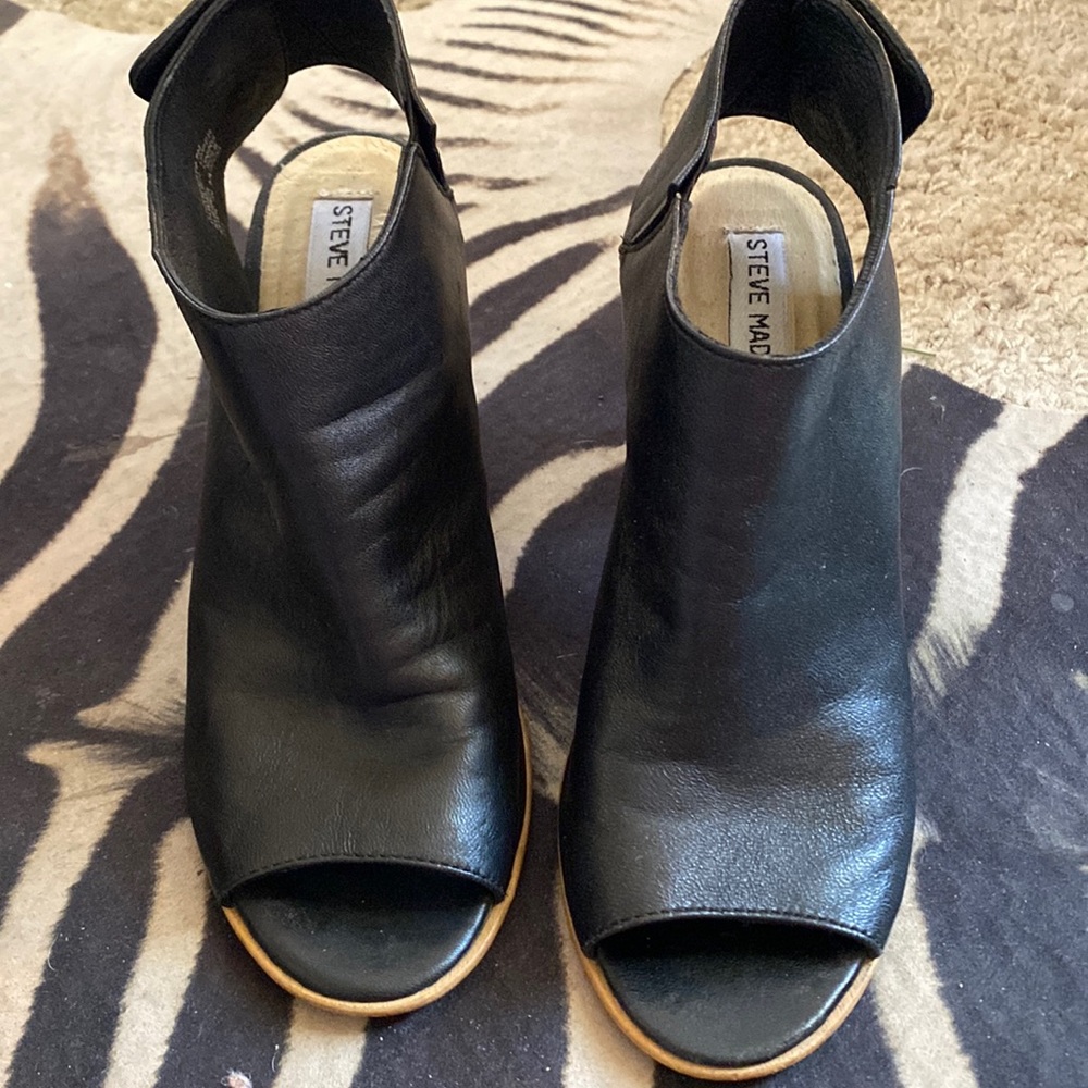 Steve Madden black leather mules size: 7